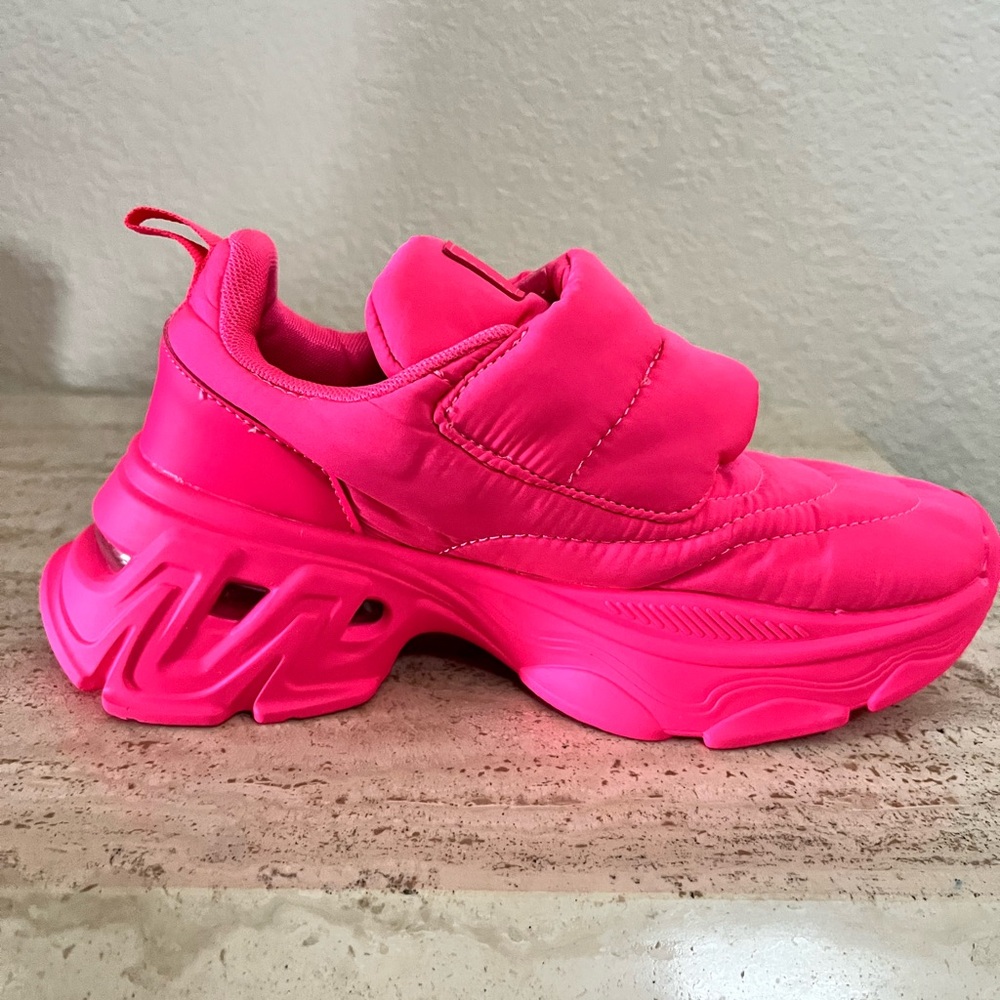 AZALEA WANG Women’s Pink Sneakers Size 7.